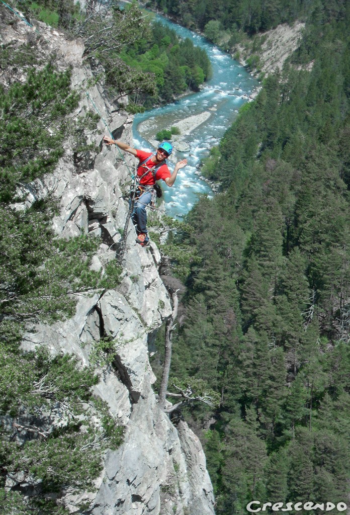 Stage découverte de l'escalade dans le Parc régional du Queyras calcaire grande voie