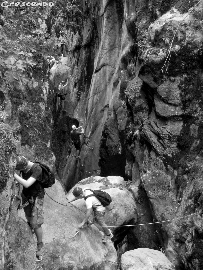 Activité journée via ferrata avec un moniteur - Hautes Alpes
