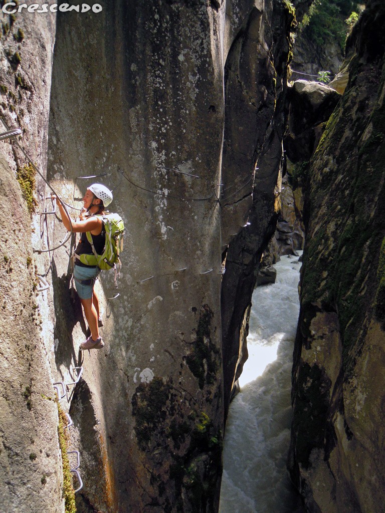 Via ferrata sortie sportive - Séjour et vacances été en montagne dans les Hautes alpes
