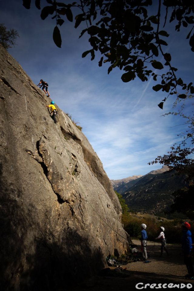 CAF d'Embrun - cours d'escalade pour les jeunes grimpeurs