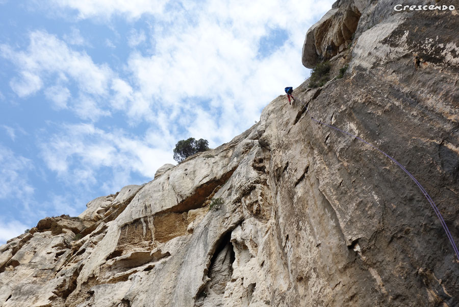 Grotte du 14 juillet - grimper dans les calanques avec moniteur
