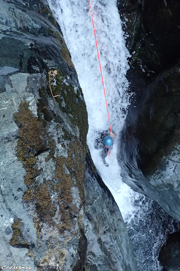 Canyon sportif, canyoning sportif, guide de canyon embrun, moniteur canyoning