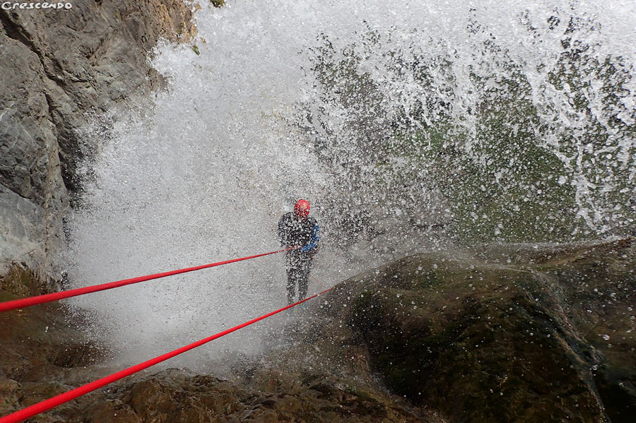 canyoning cascade, se former en canyon, grande course canyon