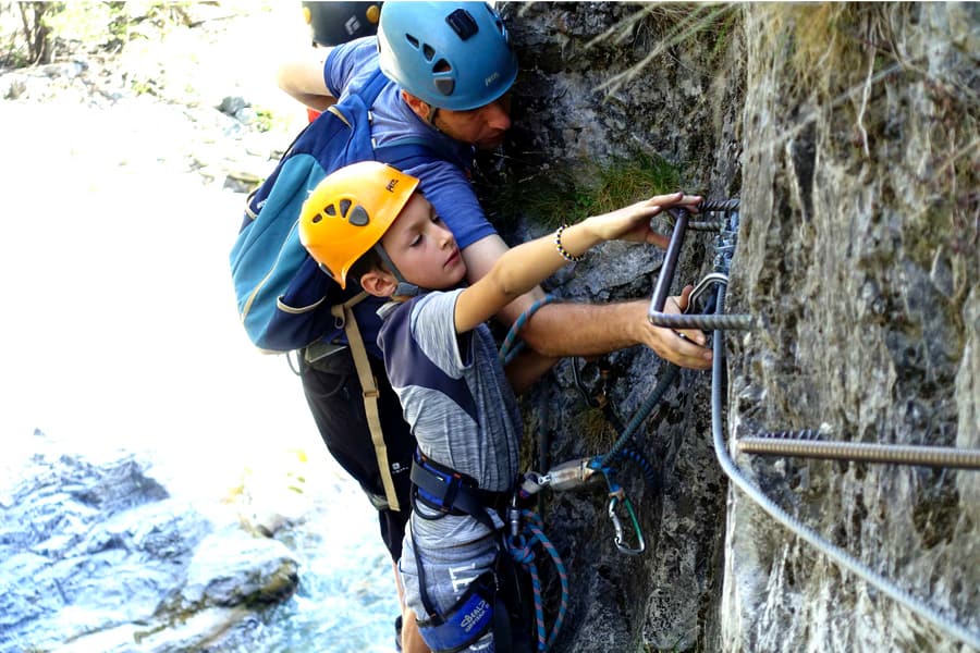 Via ferrata avec enfants dans le Queyras